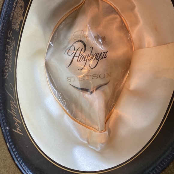 Hat good condition - Picture 3 of 4